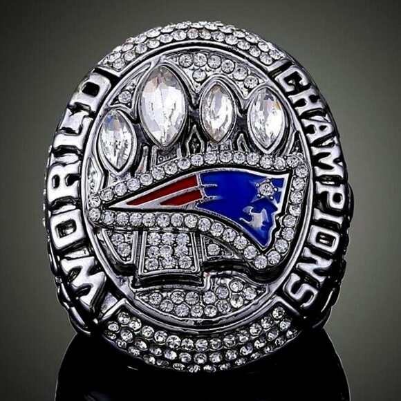 New England Patriots Championship Ring... Fast shipping from USA - Picture 1 of 3